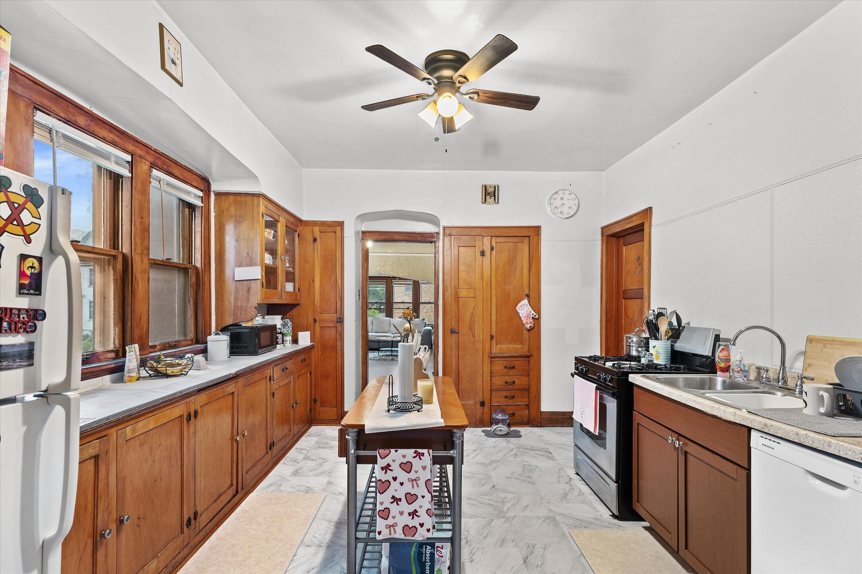 226 East Smith Street, Unit 228 Milwaukee, WI 53207 - Photo 18 of 39 Kitchen-Upper