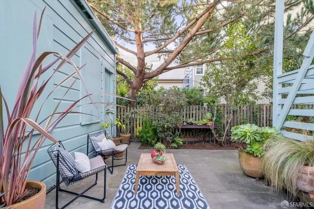a table and chairs sitting in front of a house