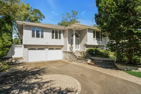 $899,000 | 33 Pittoni Drive, Commack, NY 11725