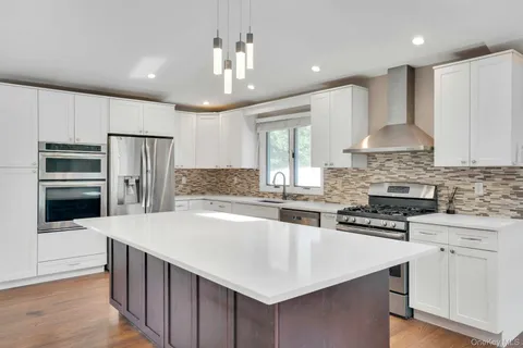 $899,000 | 33 Pittoni Drive, Commack, NY 11725