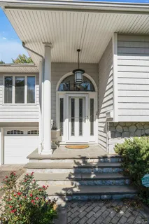 $899,000 | 33 Pittoni Drive, Commack, NY 11725