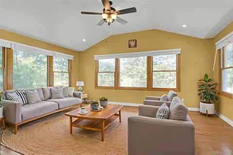 $899,000 | 33 Pittoni Drive, Commack, NY 11725