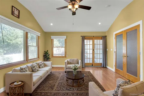 $899,000 | 33 Pittoni Drive, Commack, NY 11725