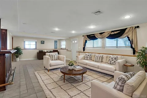 $899,000 | 33 Pittoni Drive, Commack, NY 11725