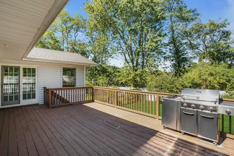 $899,000 | 33 Pittoni Drive, Commack, NY 11725