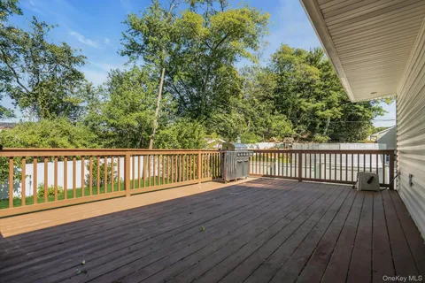 $899,000 | 33 Pittoni Drive, Commack, NY 11725