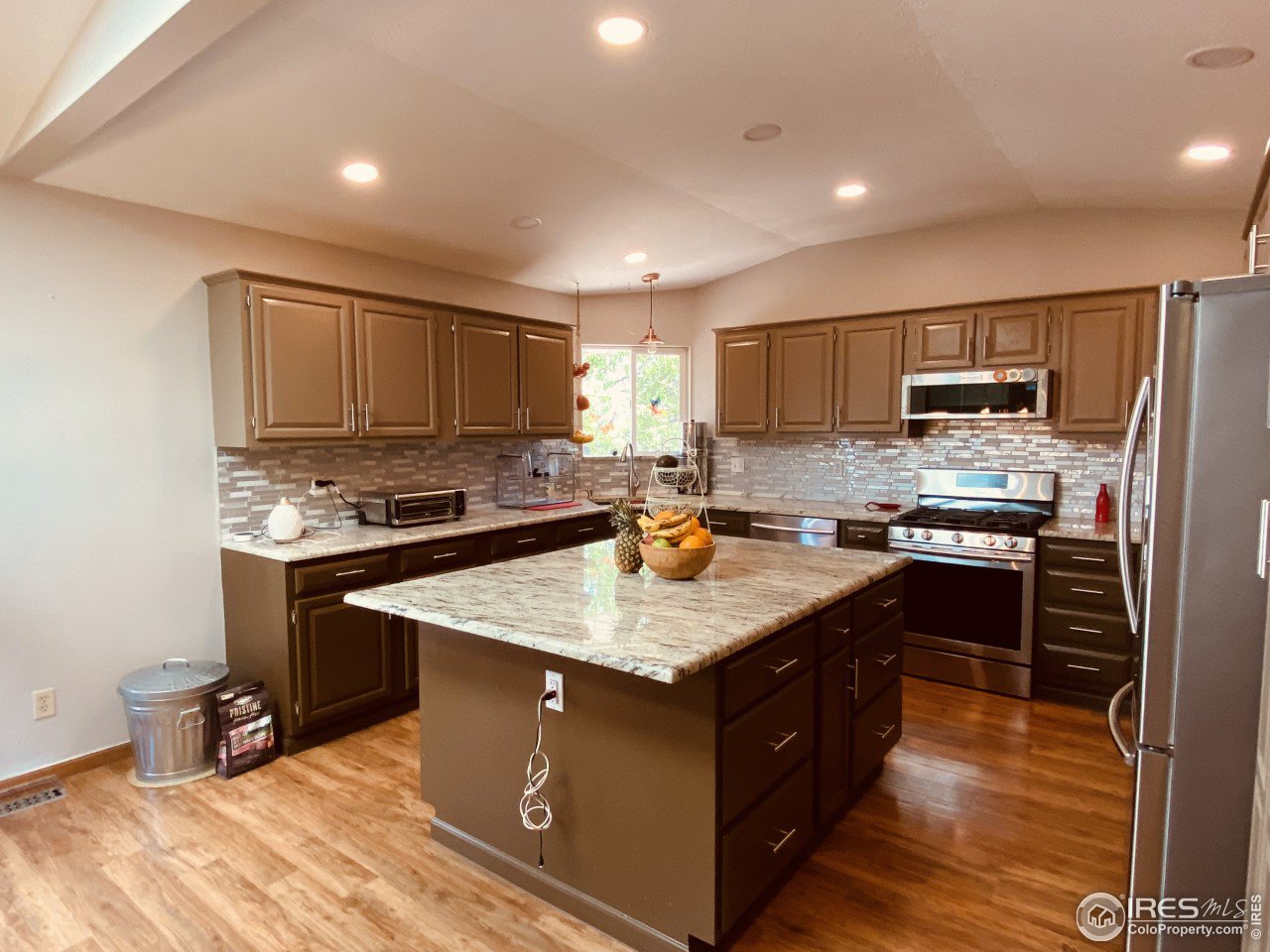 2032 Red Cloud Road Longmont, CO 80504 - Photo 10 of 35 Kitchen south east