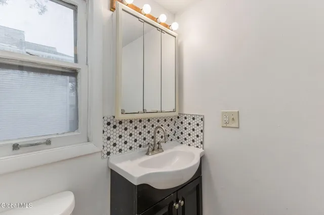 $209,000 | 11 Jackson Place, Schenectady, NY 12308