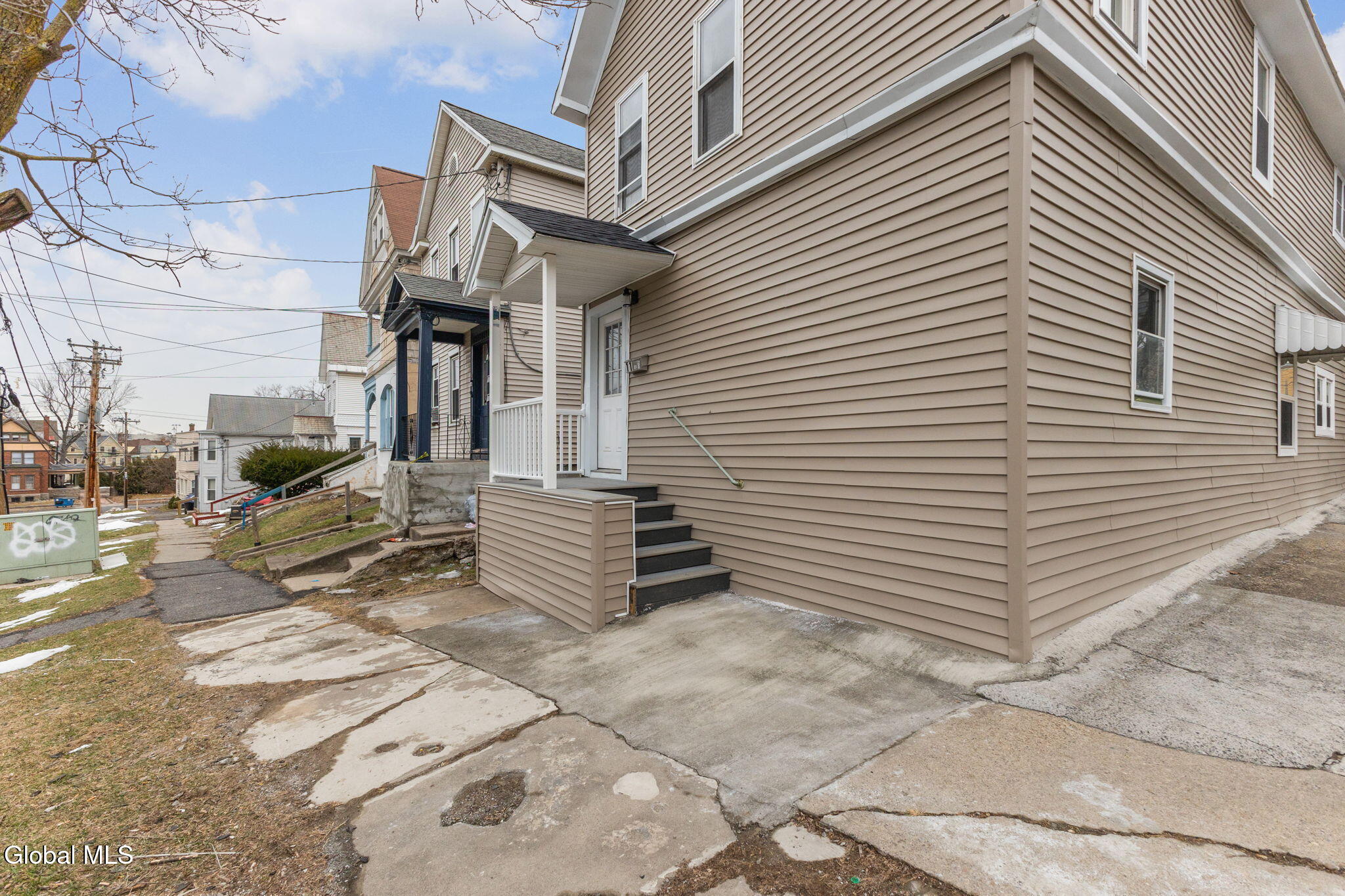 11 Jackson Place Schenectady, NY 12308 - Photo 4 of 49 4-11JacksonPl_04