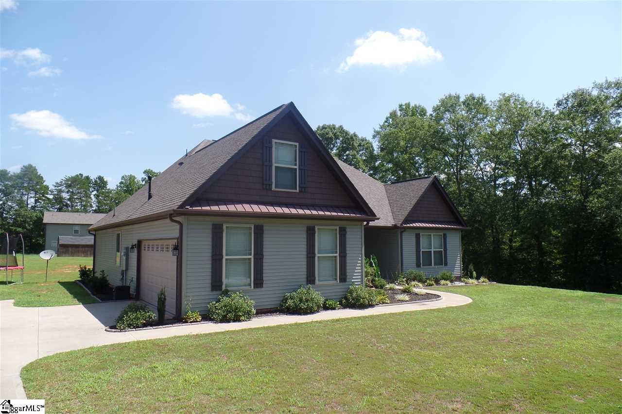 542 Hood Road Greenville, SC 29611 - Photo 2 of 23 Gallery Image 2