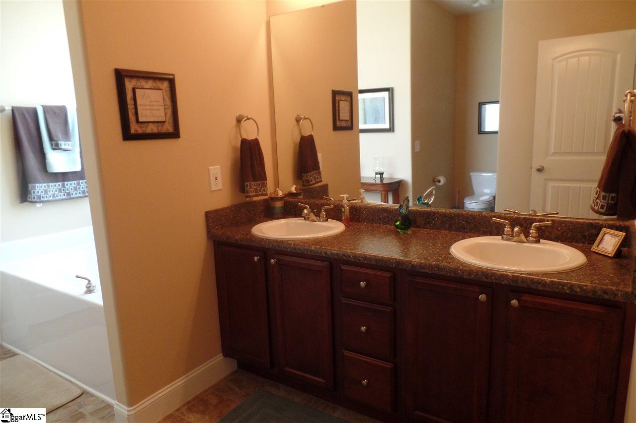 542 Hood Road Greenville, SC 29611 - Photo 16 of 23 Gallery Image 16