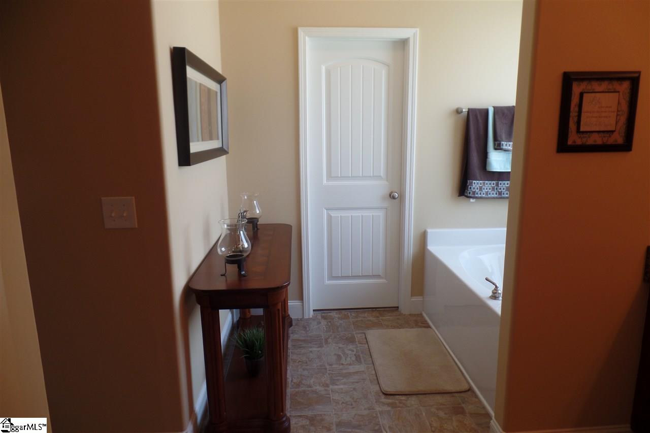 542 Hood Road Greenville, SC 29611 - Photo 17 of 23 Gallery Image 17