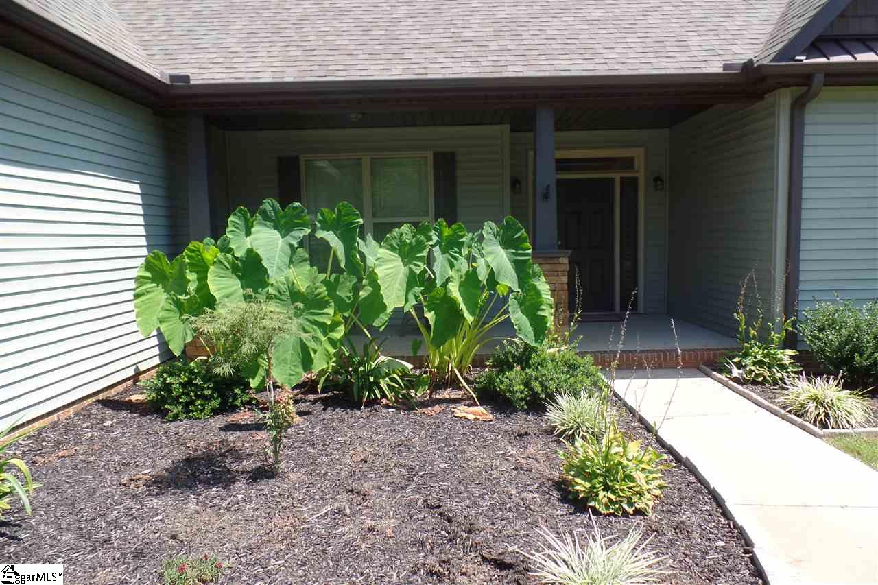 542 Hood Road Greenville, SC 29611 - Photo 3 of 23 Gallery Image 3
