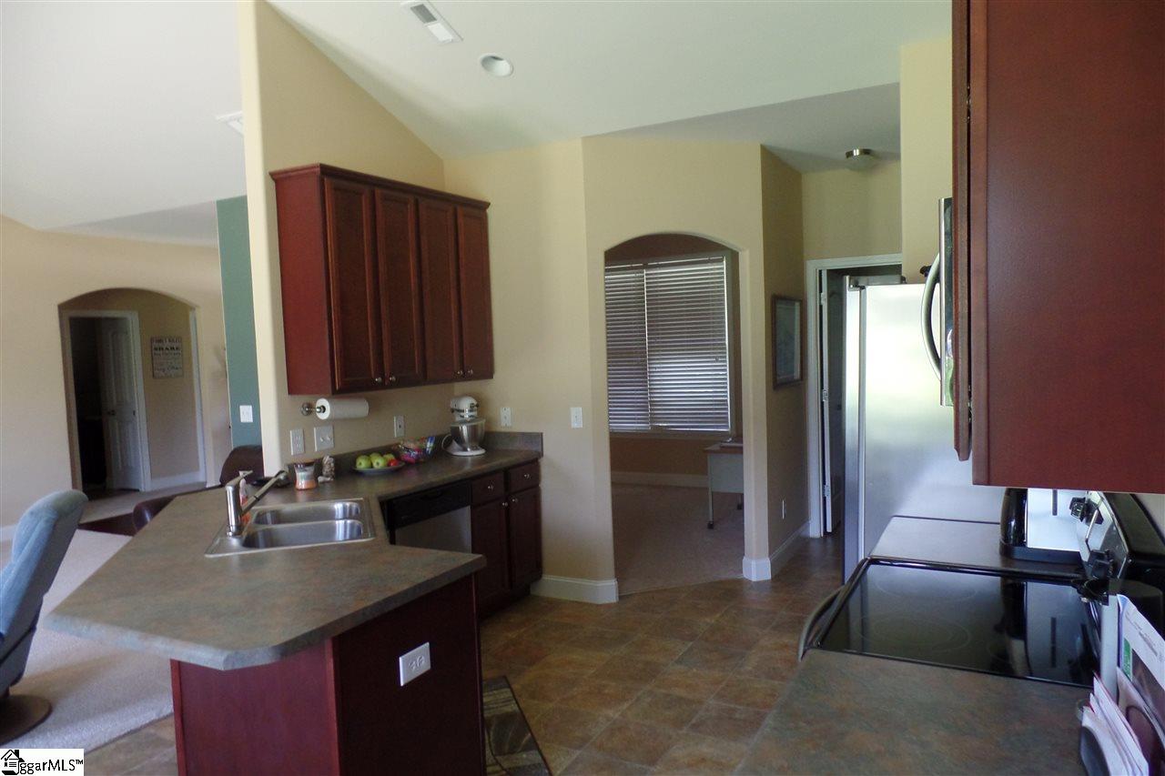 542 Hood Road Greenville, SC 29611 - Photo 6 of 23 Gallery Image 6