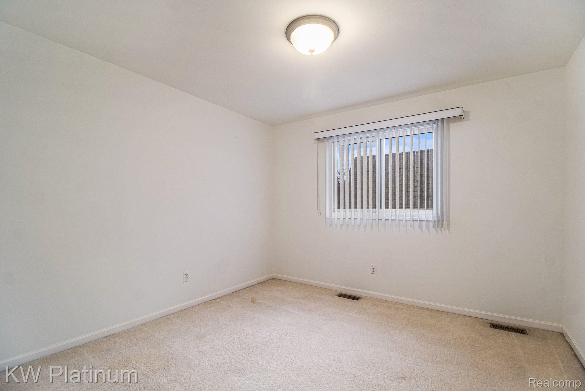 1215 Putnam Circle Rochester, MI 48307 - Photo 17 of 28 Gallery Image 17