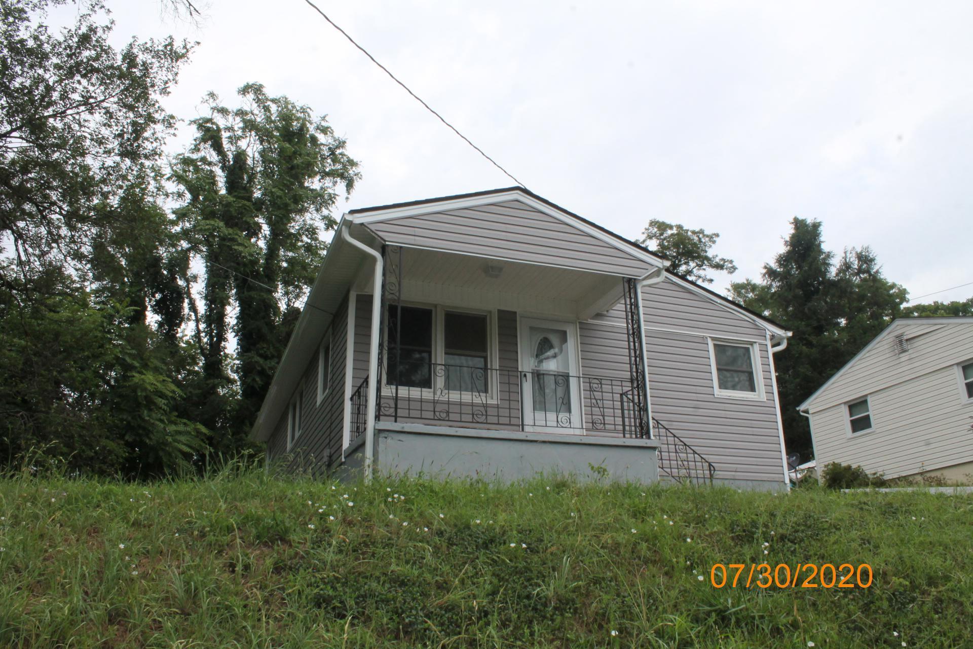 2318 Shull Road Northeast Roanoke, VA 24012 - Photo 3 of 37 IMG_8267 dated