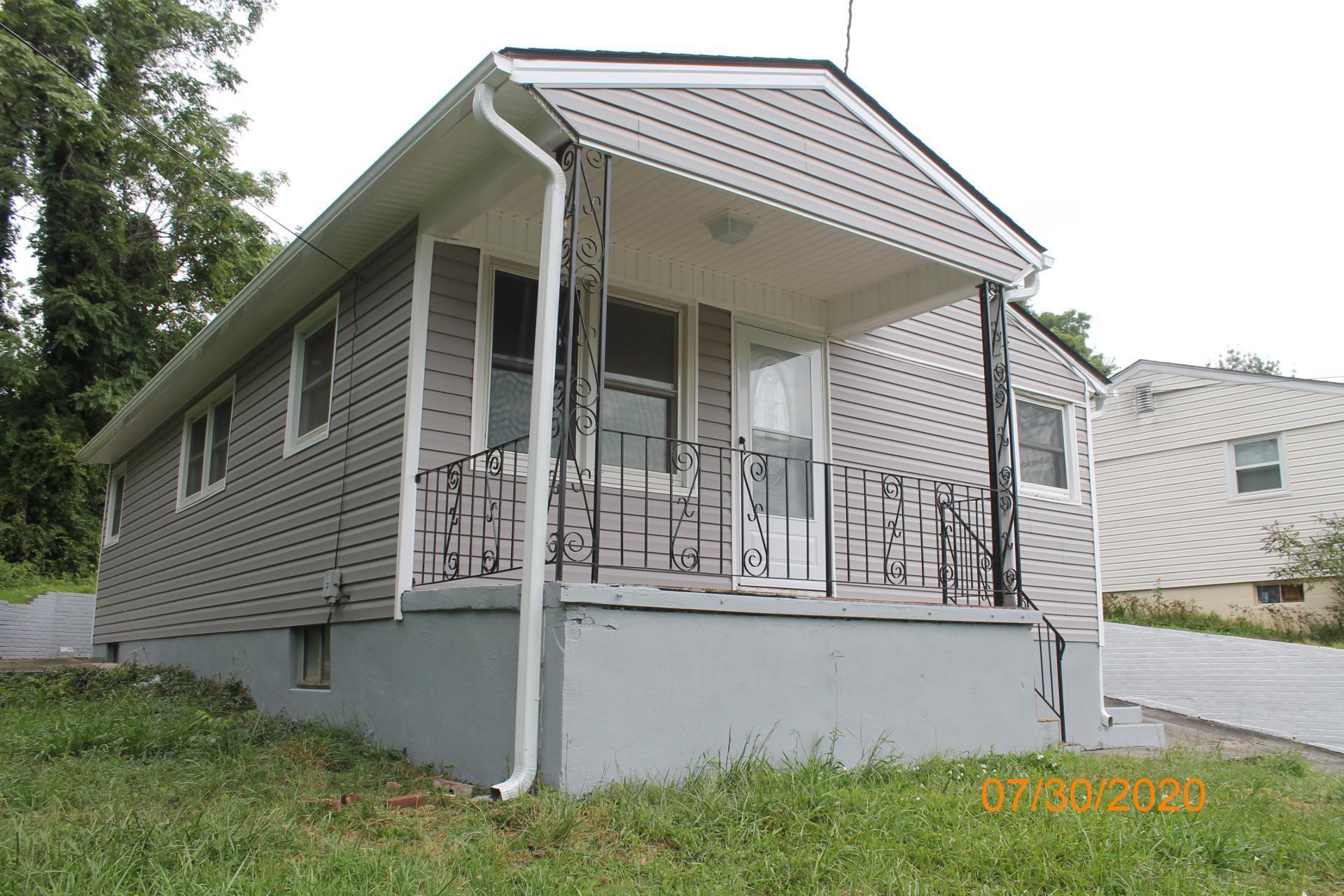 2318 Shull Road Northeast Roanoke, VA 24012 - Photo 4 of 37 IMG_8268 dated
