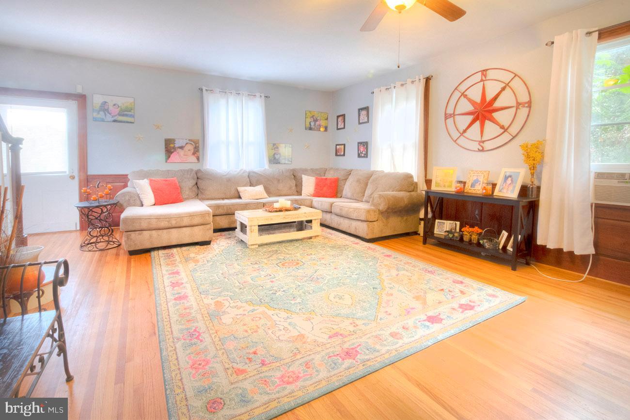 165 Warwick Road Elverson, PA 19520 - Photo 8 of 35 Living room