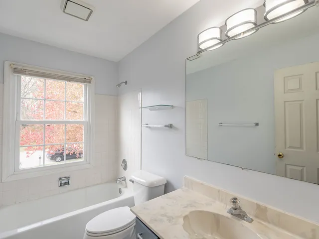 $369,900 | 4 Candlewood Court, Cary, IL 60013