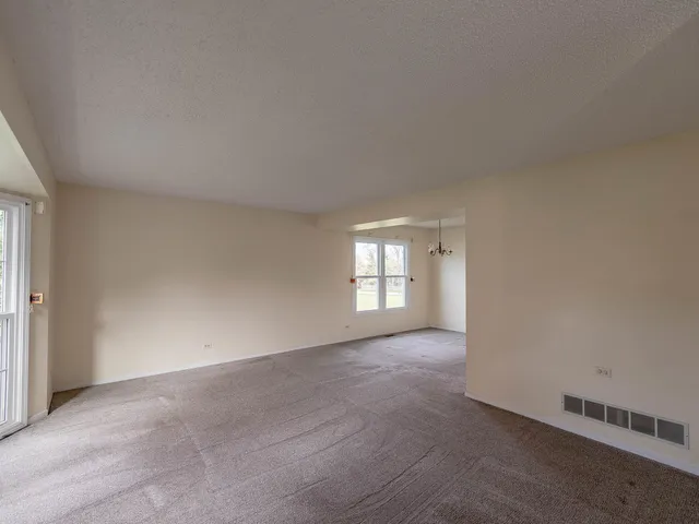 $369,900 | 4 Candlewood Court, Cary, IL 60013