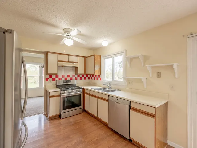 $369,900 | 4 Candlewood Court, Cary, IL 60013