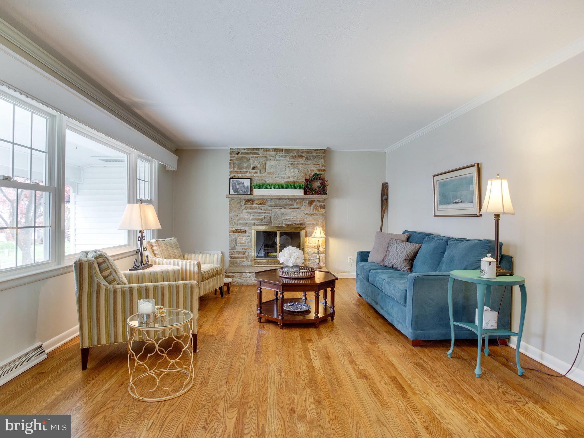 305 Halsey Road Annapolis, MD 21401 - Photo 4 of 26 Living Room