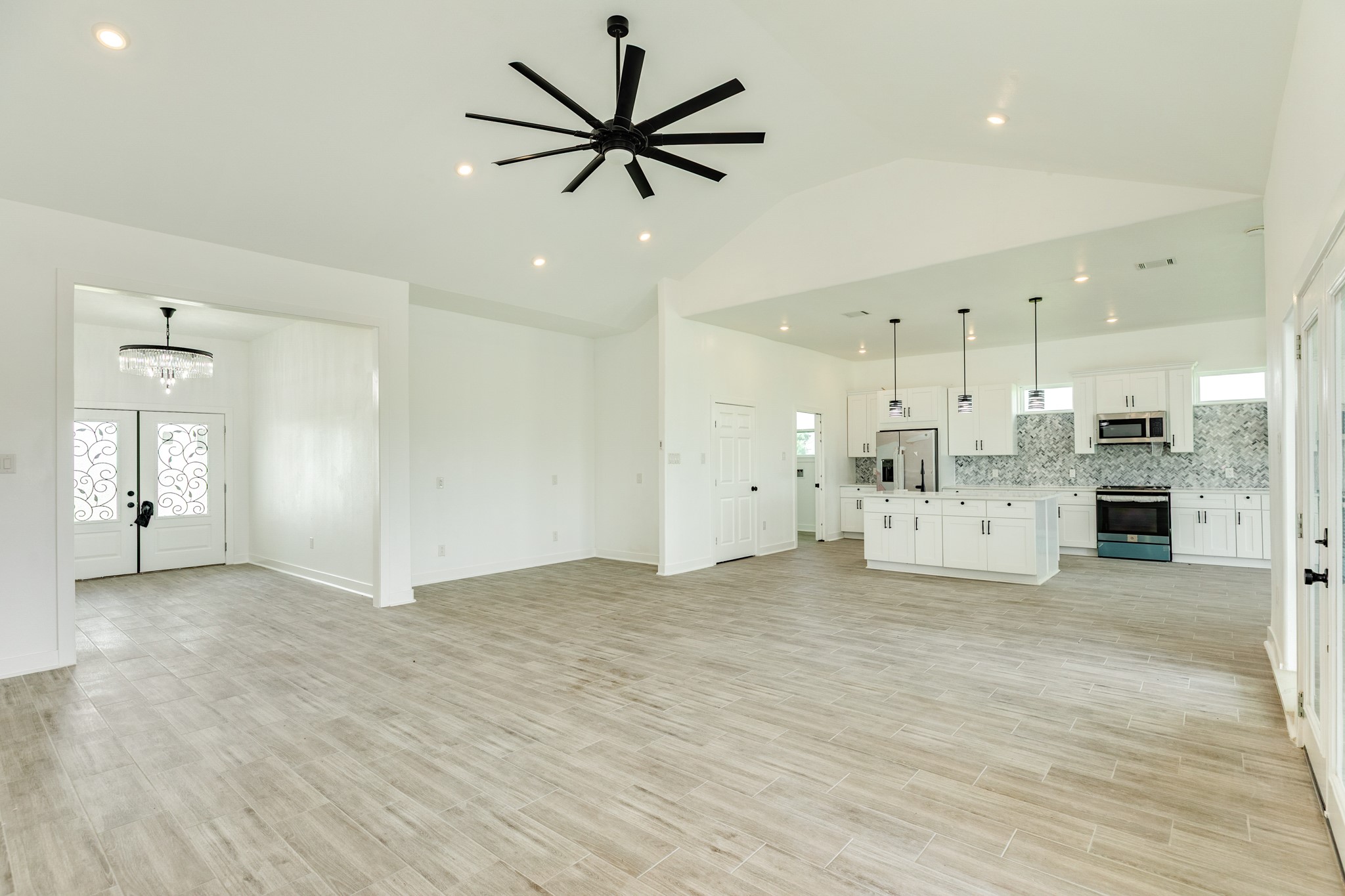 302 Colt Trail Angleton, TX 77515 - Photo 9 of 38