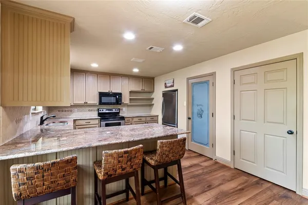 $999,000 | 122 Lake Terrace Drive, Mabank, TX 75156