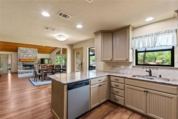 $999,000 | 122 Lake Terrace Drive, Mabank, TX 75156