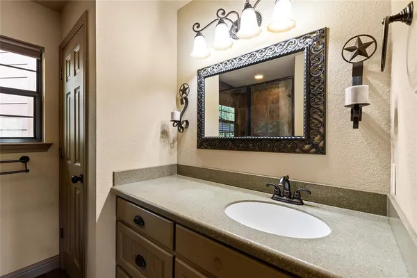 $999,000 | 122 Lake Terrace Drive, Mabank, TX 75156