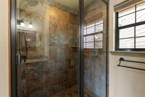 $999,000 | 122 Lake Terrace Drive, Mabank, TX 75156