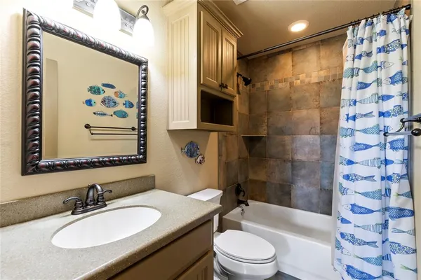 $999,000 | 122 Lake Terrace Drive, Mabank, TX 75156