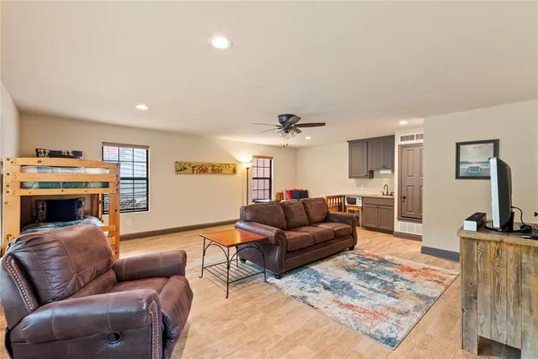 $999,000 | 122 Lake Terrace Drive, Mabank, TX 75156