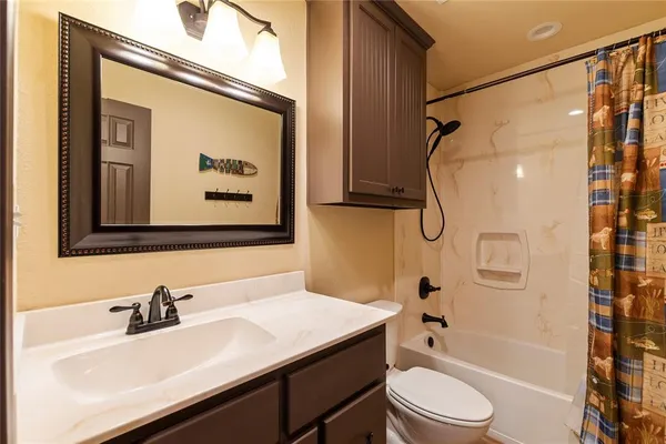 $999,000 | 122 Lake Terrace Drive, Mabank, TX 75156