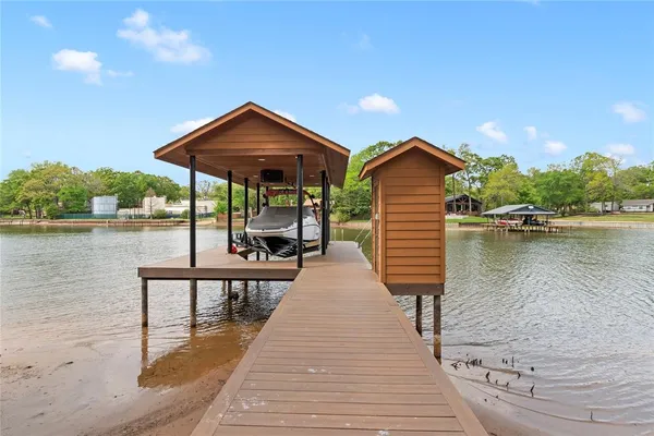 $999,000 | 122 Lake Terrace Drive, Mabank, TX 75156