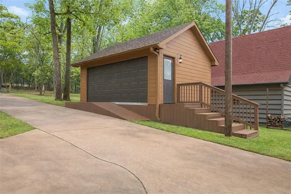 $999,000 | 122 Lake Terrace Drive, Mabank, TX 75156