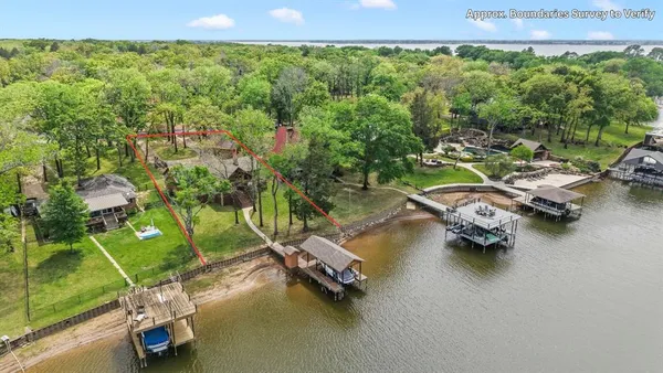 $999,000 | 122 Lake Terrace Drive, Mabank, TX 75156