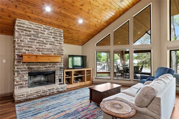$999,000 | 122 Lake Terrace Drive, Mabank, TX 75156
