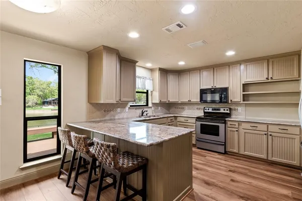 $999,000 | 122 Lake Terrace Drive, Mabank, TX 75156