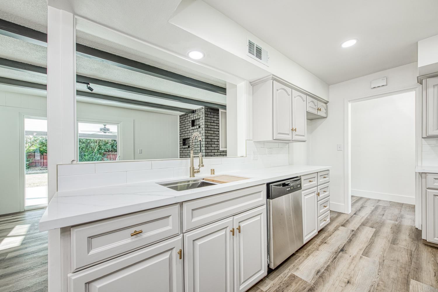 1408 East Richert Avenue Fresno, CA 93704 - Photo 7 of 30