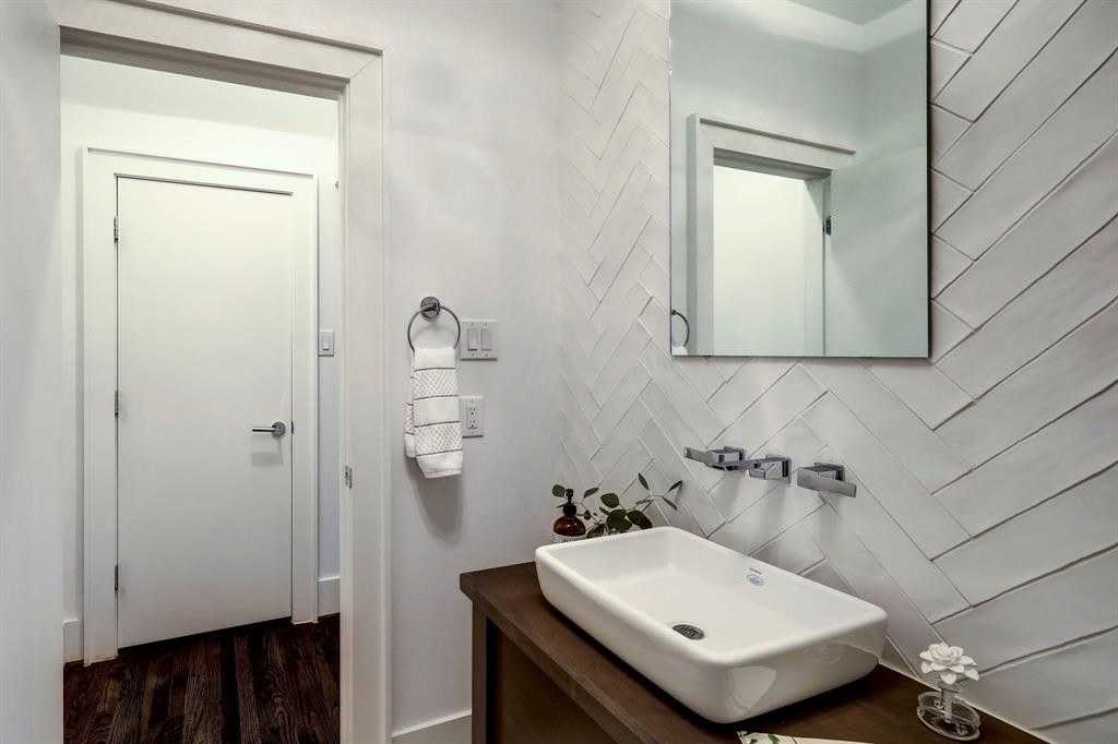 2007 Brun Street, Unit D Houston, TX 77019 - Photo 15 of 25 Stylish half bath with contemporary fixtures and designer finishes