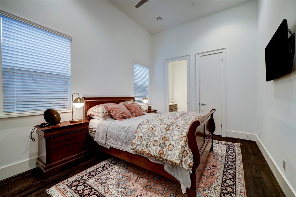 2007 Brun Street, Unit D Houston, TX 77019 - Photo 3 of 25 Spacious downstairs bedroom complete with a private ensuite bathroom