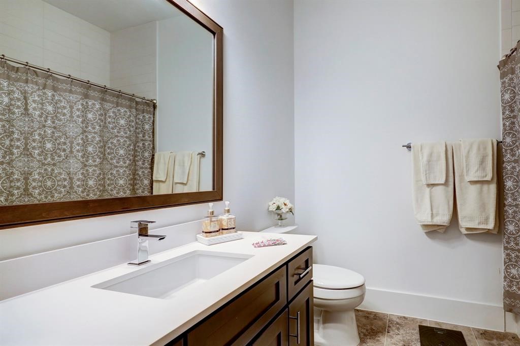 2007 Brun Street, Unit D Houston, TX 77019 - Photo 4 of 25 Well-appointed secondary bathroom designed perfect for everyday comfort