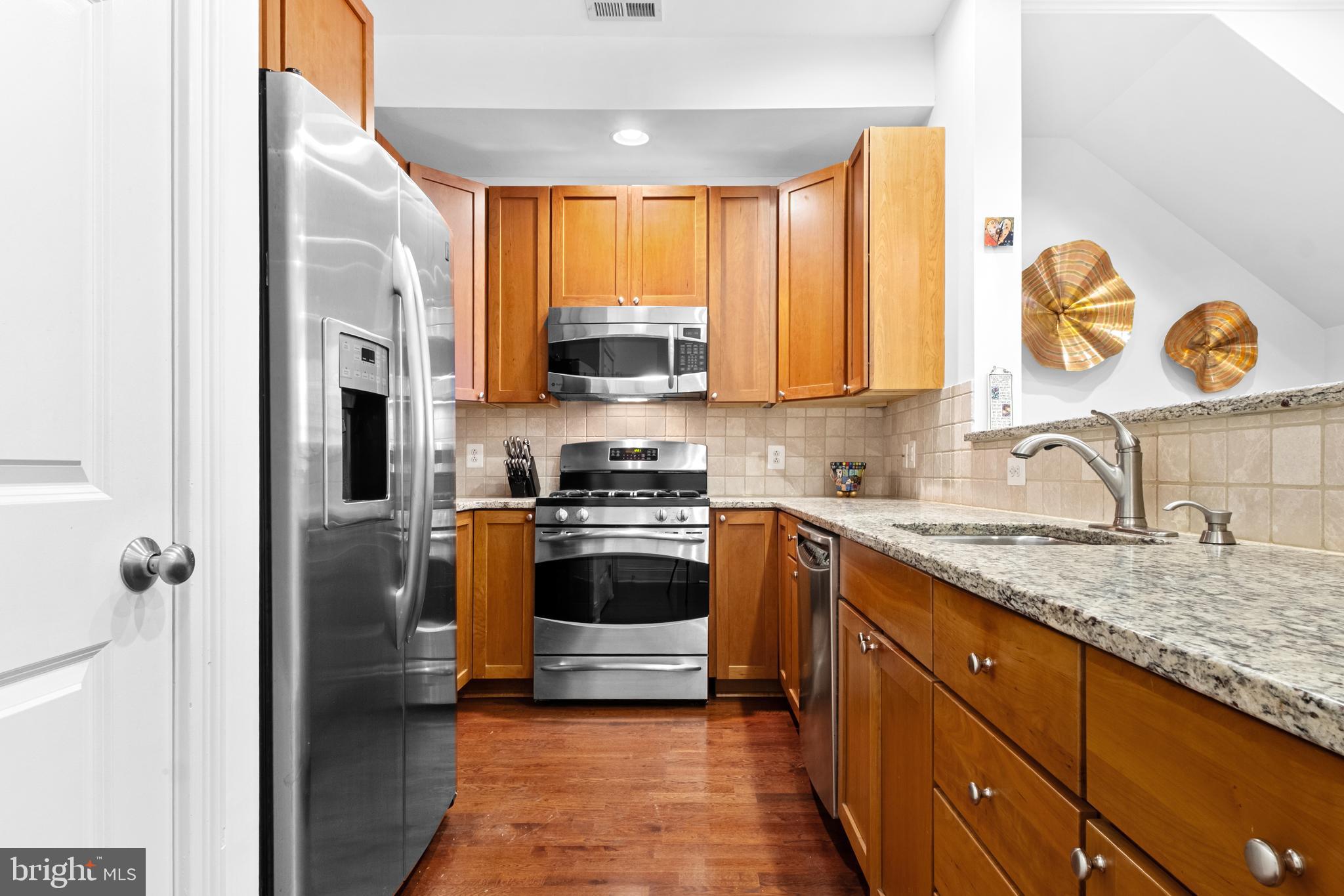304 Captains Way Philadelphia, PA 19146 - Photo 16 of 63