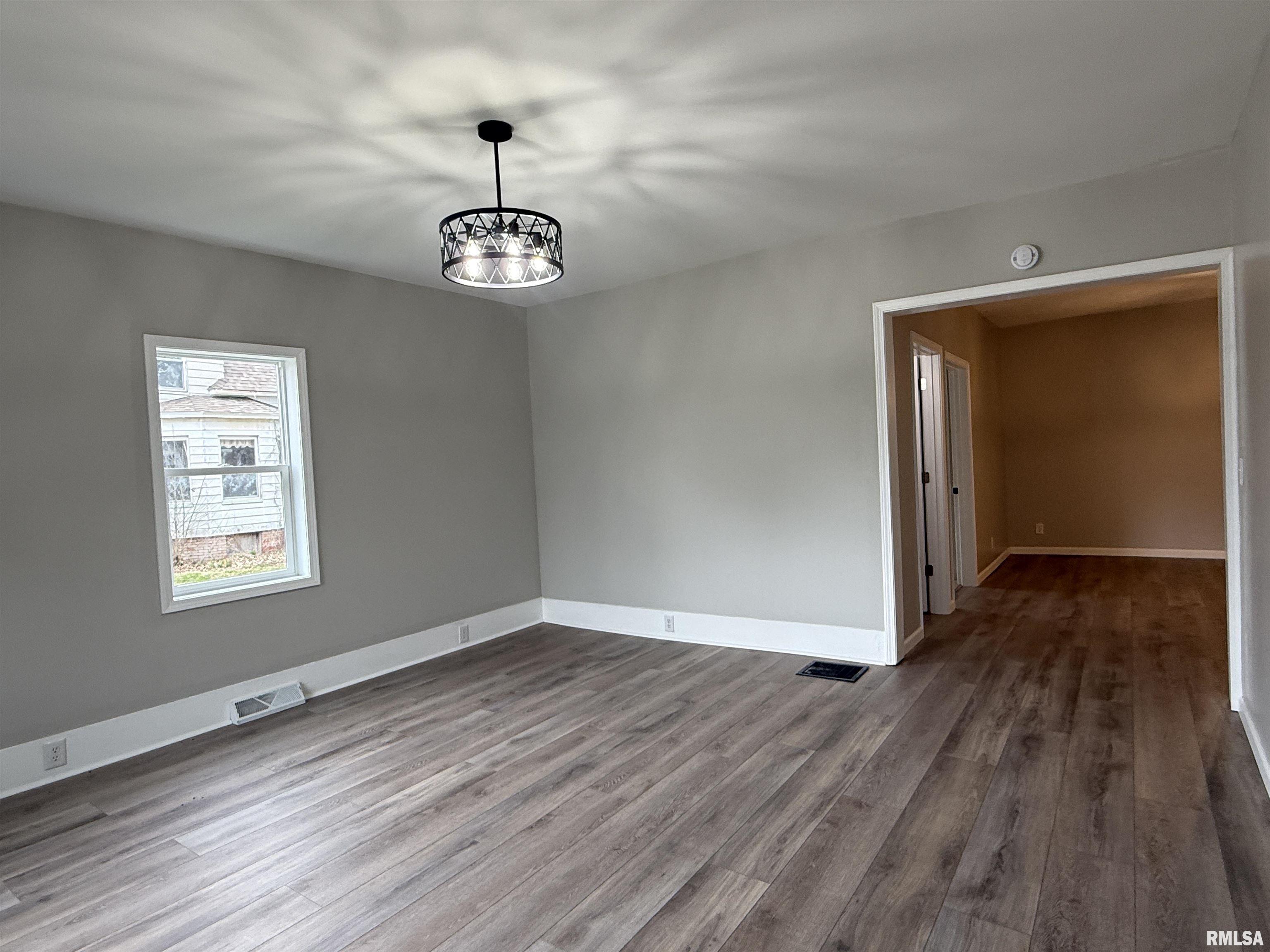 233 West Spruce Street Canton, IL 61520 - Photo 11 of 38