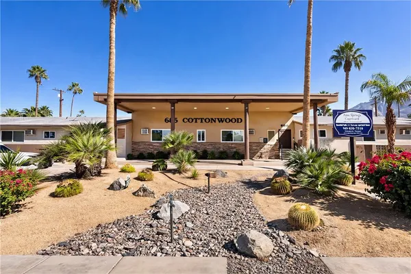 $1,995 | 686 East Cottonwood Road, Unit G, Palm Springs, CA 92262