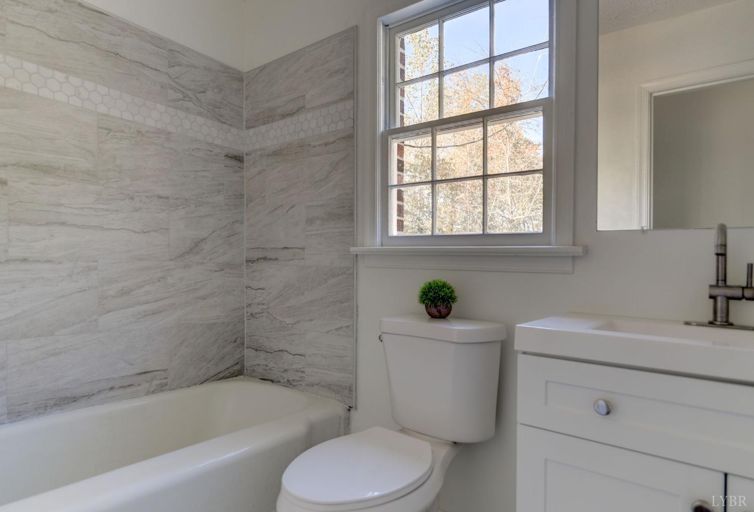 5015 Red House Road Phenix, VA 23959 - Photo 8 of 39 Gallery Image 8