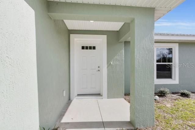 25 Locust Loop Lane Ocala, FL 34472 - Photo 2 of 35 a hallway with a couch