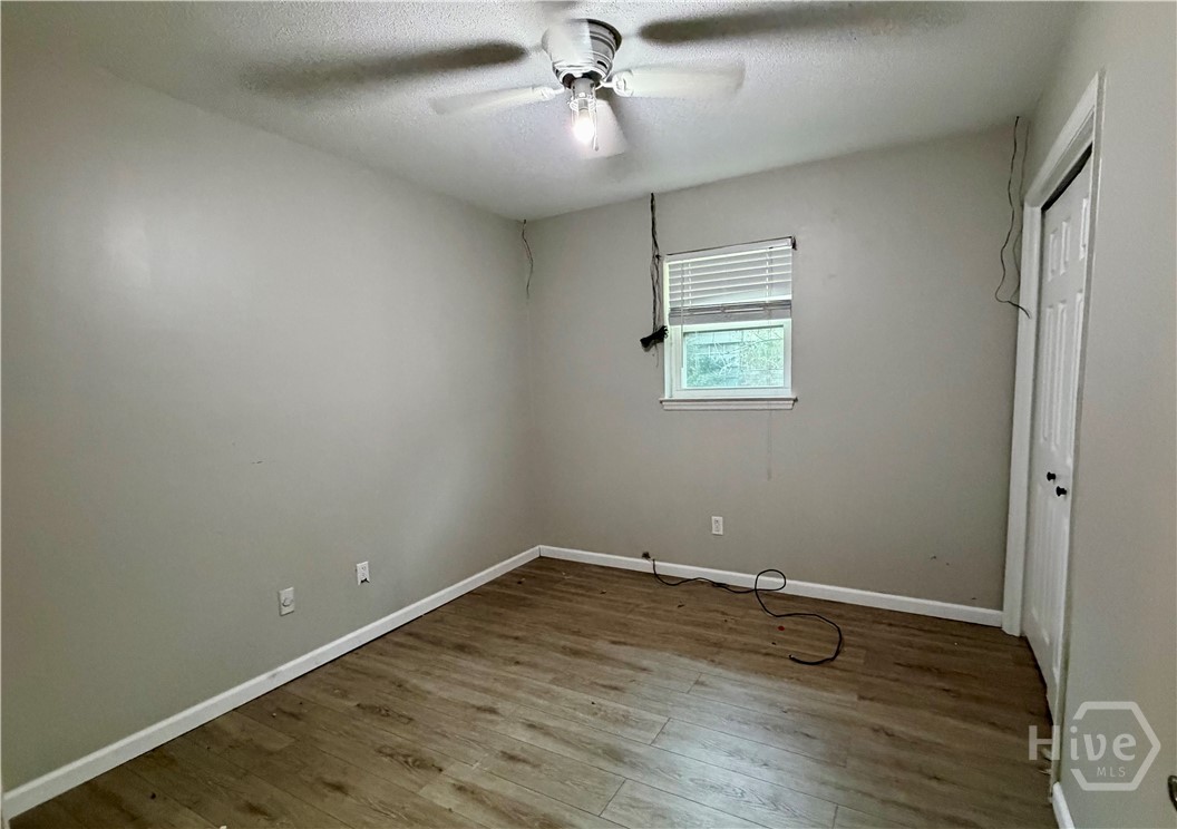 302 Burlington Road Savannah, GA 31410 - Photo 12 of 30 Second Guest bedroom