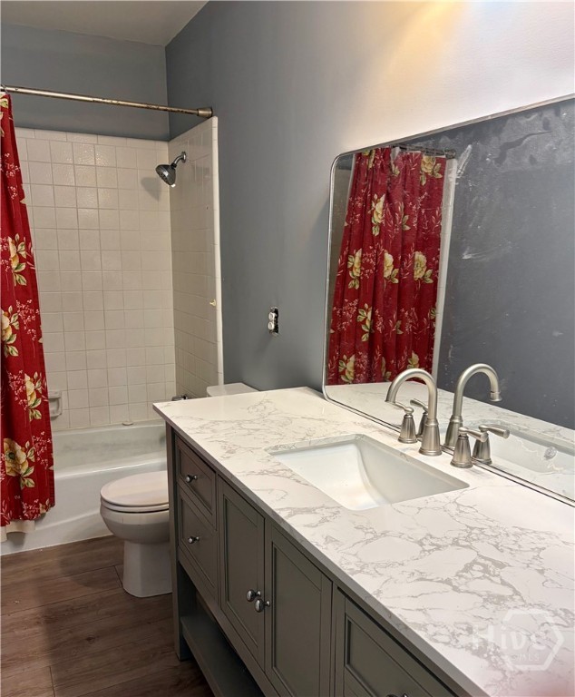 302 Burlington Road Savannah, GA 31410 - Photo 13 of 30 Hall bathroom with new vanity and toilet